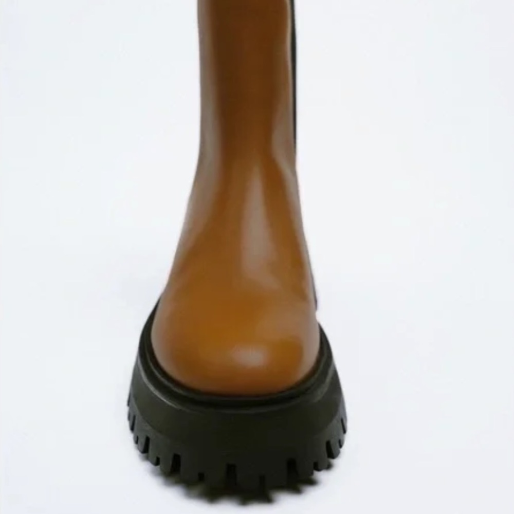 NEW ZARA Lug Sole Leather Camel Chelsea Ankle Boots Booties. - Picture 4 of 9